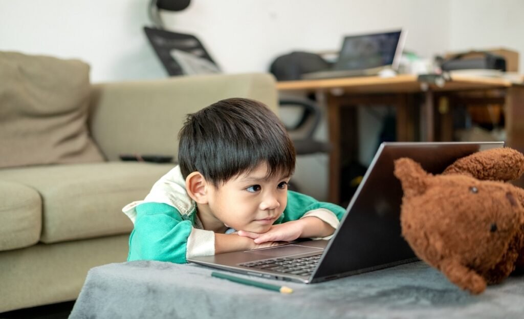 Nên cho trẻ học tiếng Anh từ mấy tuổi? Khoa học chỉ ra độ tuổi vàng 3-6 tuổi
